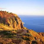 Vakantiehuis Elegant House In Calheta, Sea View *