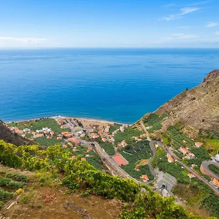 Elegant House In Calheta, Sea View Hébergement de vacances